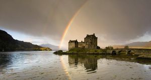 Eilean Donan Castle, Scotland, U.K. (© SIME/eStock Photo) &copy; (Bing United States)