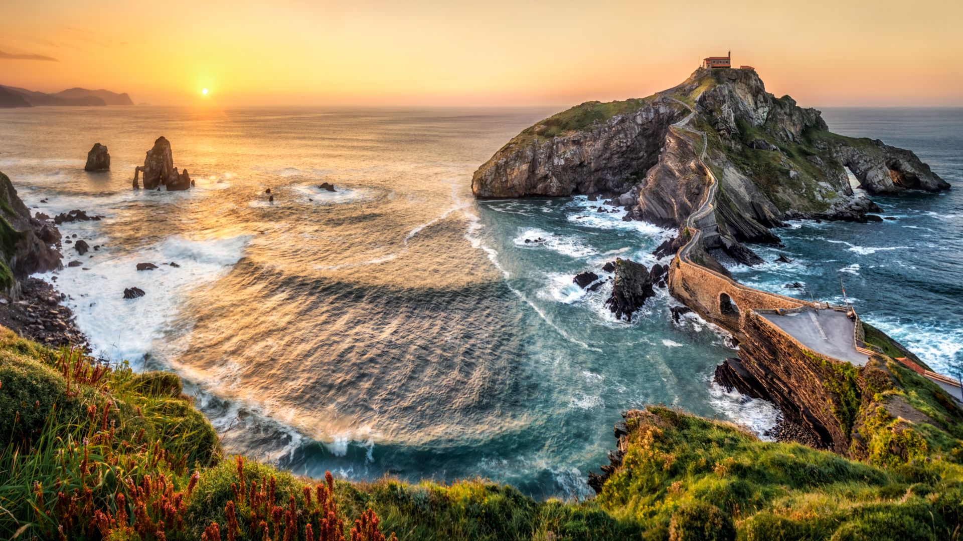 Isola di Gaztelugatxe al tramonto, Paesi Baschi, Spagna