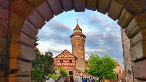 Sinwellturm der Kaiserburg, Nürnberg, Bayern (© Rüdiger Hess/geo-select FotoArt)(Bing Deutschland)