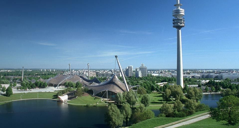 Olympiapark mit Olympiaturm, München, Deutschland
