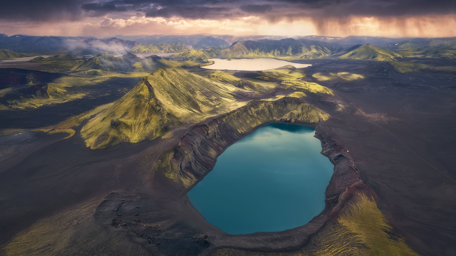 Vulkanischer Kratersee Hnausapollur, Naturschutzgebiet Fjallabak, Landmannalaugar, Island