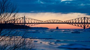 Quebec Bridge across the lower Saint Lawrence River, Canada (© Ronald Santerre/Getty Images)(Bing Canada)