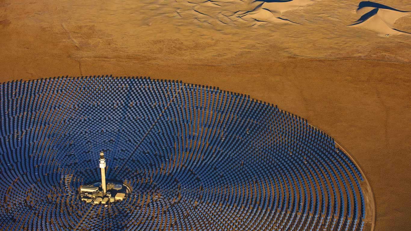 ｢クレセント・デューンズ太陽熱発電所｣米国ネバダ州