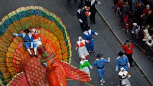 Tom Turkey, the oldest float in the Macy's Thanksgiving Day Parade, in New York City (© Shannon Stapleton/Reuters)(Bing United States)