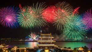 夜空中的烟花表演，长沙，湖南省，中国 (© Sino Images/Getty Images)(Bing China)