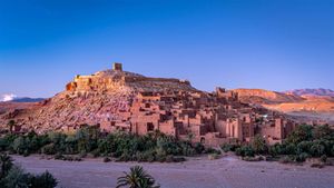 ｢アトラス山脈とアイット・ベン・ハドゥ｣モロッコ, ワルザザート (© Alex Cimbal/Shutterstock)(Bing Japan)