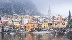 La ville de Varenna sous la neige, Italie (© Andrea Comi/Getty Images)(Bing France)