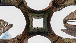 Sweetheart Abbey, Dumfries and Galloway, Scotland (© Westend61/Getty Images)(Bing United Kingdom)