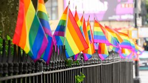 Pride flags at Christopher Street Park, Stonewall National Monument, New York City (© Noam Galai/Getty Images)(Bing Canada)