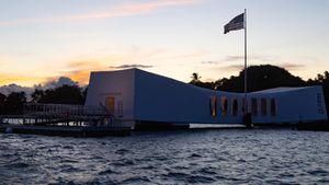USS Arizona Memorial, Pearl Harbor, Honolulu, Hawaii (© Jessica O. Blackwell/APFootage/Alamy)(Bing United States)