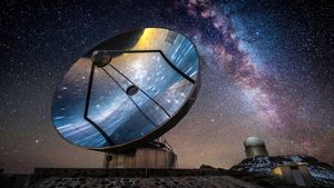 拉西拉ESO天文台上的天文望远镜设备，智利 (© Alberto Ghizzi Panizza/Getty Images)(Bing China)
