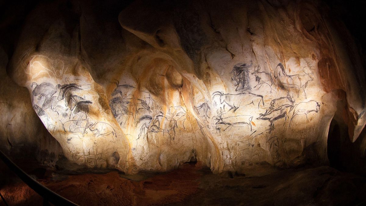 Lebensgroße Nachbildung der Chauvet-Höhlenmalereien in Vallon-Pont-d'Arc, Frankreich