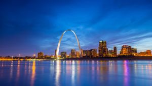 Gateway Arch and St Louis, Missouri, United States (© f11photo/Getty Images)(Bing United Kingdom)