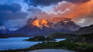 トーレス・デル・パイネ国立公園, チリ (© OST/Getty Images)(Bing Japan)