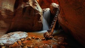 Kanarra Creek Falls in Utah (© Paul Didsayabutra/500px)(Bing United States)