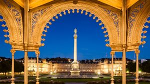 Neues Schloss am Schlossplatz in Stuttgart, Baden‑Württemberg (© Jorg Greuel/Getty Images)(Bing Deutschland)