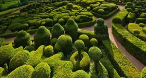 ｢マルケイッサク空中庭園｣フランス, ドルドーニュ, ヴェザック (© Peet Simard/Corbis)(Bing Japan)