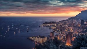 Monte Carlo au crépuscule, Monaco (©  StockByM/Getty Images)(Bing France)