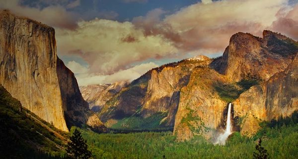 Bridal Veil Falls in Yosemite National Park, California, USA