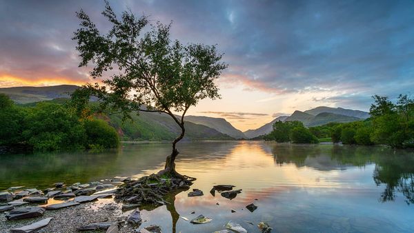 Sunrise at Llyn Padarn at Llanberis, Snowdonia National Park