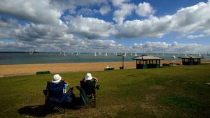 Spectators at Cowes Week 2013 in Cowes, Isle of Wight (© Alan Crowhurst/Getty Images)(Bing United Kingdom)
