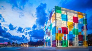 Centre Pompidou Málaga in Málaga, Spain (© Wim Wiskerke/Alamy)(Bing United States)