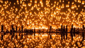 Yi Peng lantern festival, Chiang Mai, Thailand (© tampatra/Getty Images)(Bing United States)