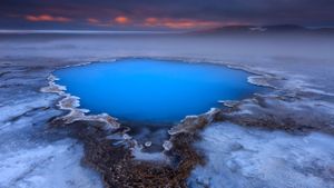 惠拉维德利温泉，Kjölur 高原，冰岛 (© Mliberra/Getty Images)(Bing China)