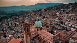 Cattedrale di San Giuliano, Caltagirone, Catania, Sicilia (© Javier Cosio/iStock)(Bing Italia)
