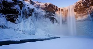 Skógafoss waterfall near Skógar, Iceland (© Gavin Hellier/SuperStock) &copy; (Bing Australia)