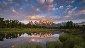 Amanecer en el Parque Nacional de Grand Teton, Wyoming, EE. UU. (© Kurt Budliger/Tandem Stills + Motion)(Bing España)