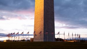 Sunset at the Washington Monument, Washington, DC (© Joe Daniel Price/Getty Images)(Bing United States)