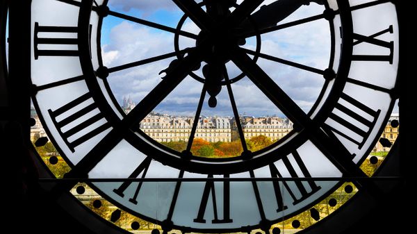 Vue sur Paris depuis la Grande horloge du Musée d’Orsay, Paris, France
