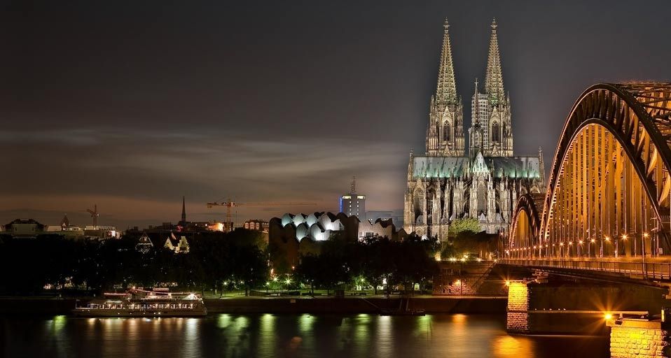 Stadtpanorma von Köln am Rhein mit Dom und Hohenzollernbrücke