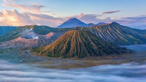 Der Berg Bromo in Ost-Java, Indonesien (© Bento Fotography/Getty Images)(Bing Deutschland)