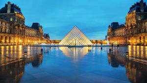 Pyramide du Louvre, Paris, France (© Andriy Kravchenko/Alamy Stock Photo)(Bing France)