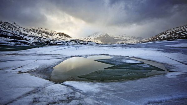 Lac du Mont-Cenis gelé, Val-Cenis, Savoie, France