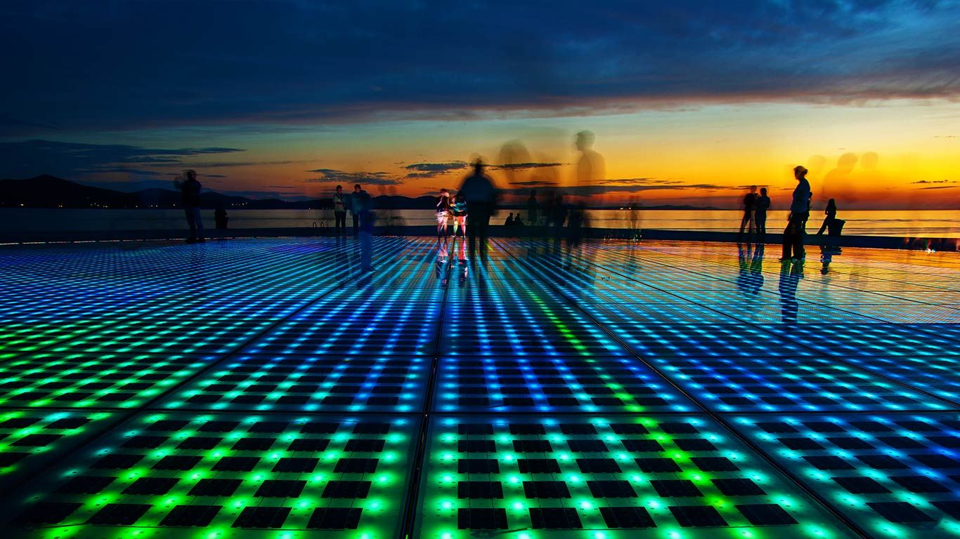 „Gruß an die Sonne“-Installation von Nikola Bašić, Zadar, Kroatien