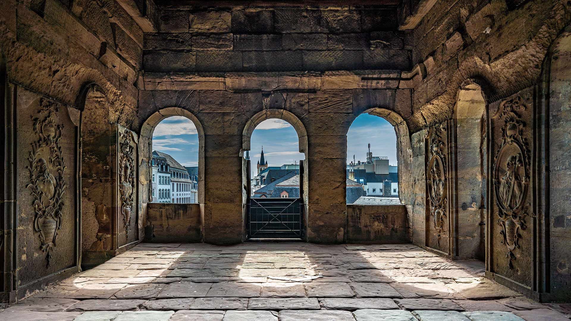 Im Innern der Porta Nigra, Trier, Rheinland-Pfalz