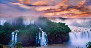 阿根廷和巴西边界处的伊瓜苏大瀑布国家公园 (© Frans Lanting/Corbis) &copy; (Bing China)