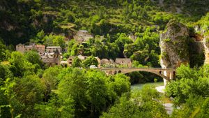 Gorges du Tarn dans le parc national des Cévennes, Languedoc-Roussillon (© Jan Wlodarczyk/Alamy)(Bing France)