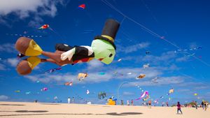 Festival Internacional de Cometas de Corralejo, La Oliva, Fuerteventura, Las Palmas, Canarias, España (© Tamara Kulikova/ShutterStock)(Bing España)
