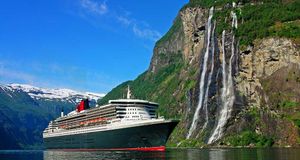 RMS Queen Mary 2 at Geirangerfjord, Norway (© Günter Gräfenhain/4Corners) &copy; (Bing United Kingdom)