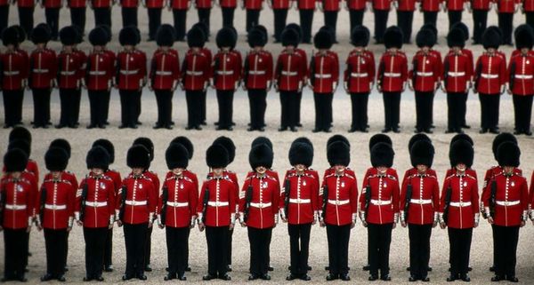 Buckingham palace guards in line in london