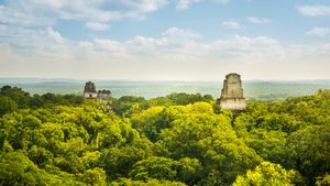 Mayan ruins in Tikal, Guatemala (© THP Creative/Getty Images)(Bing Canada)