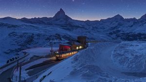 戈尔内格拉特火车站和马特洪峰，瑞士采尔马特 (© coolbiere photograph/Getty Images)(Bing China)