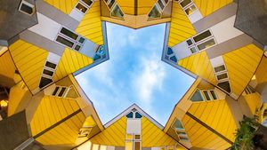 Maisons cubes à Rotterdam créées par l’architecte Piet Blom (© Don Mennig/Alamy Stock Photo)(Bing France)