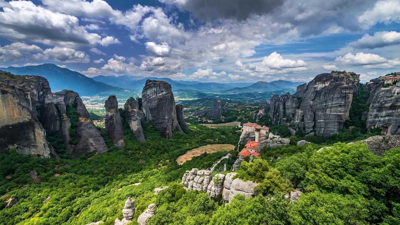 Roussanou and other monasteries in Metéora, Greece