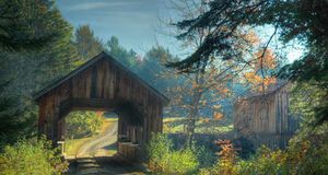 Covered bridge near Bradley, Maine (© A. J. Whitney/Getty Images) &copy; (Bing United States)