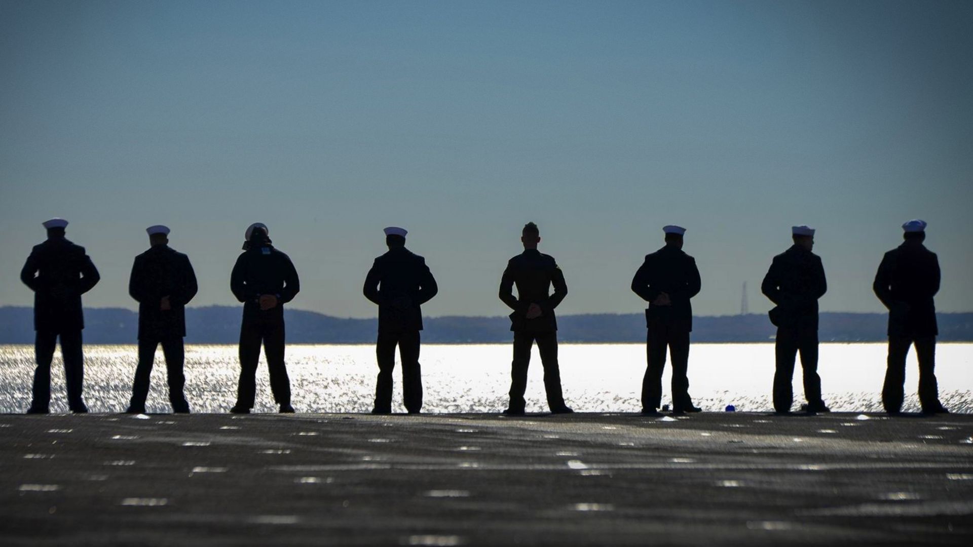 Sailors on the amphibious assault ship USS Iwo Jima on New York\'s Hudson River during Veterans Week, 2016